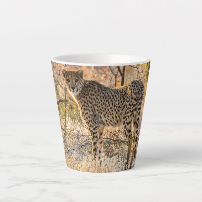 Caneca De Café Latte Guepardo Olhando em Volta (Frente)