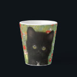 Caneca De Café Latte Gustav Klimt Kitten<br><div class="desc">Latim com um gatinho Gustav Klimt! Este gatinho preto veste um colar prateado e se senta num campo de flores vermelhas,  azuis,  brancas e amarelas. Um presente maravilhoso para amantes de gatos e entusiastas de arte austríacos!</div>