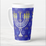 Caneca De Café Latte Hanukkah Juewish Menorah Latte Mug<br><div class="desc">Um Chanucá Azul Menorah Latte Mug</div>
