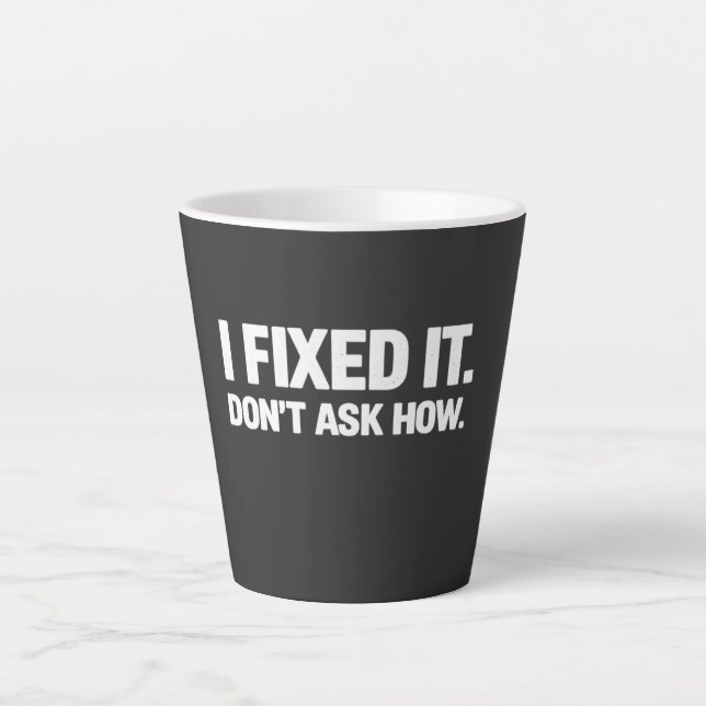 Caneca De Café Latte Humor de Programador Engraçado Depurando (Frente)