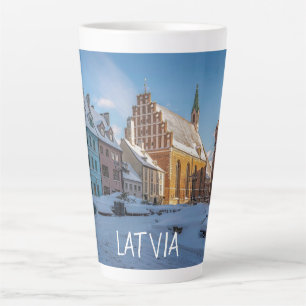 Caneca De Café Latte Igreja de Peter no inverno em Riga, Letónia