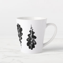 Caneca De Café Latte Impressão de folha de carvalho preto e branco