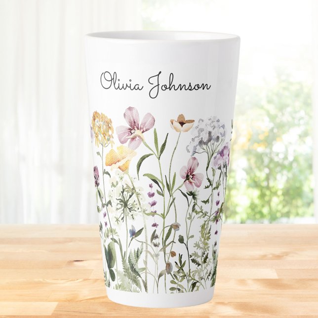 Caneca De Café Latte Jardim de Flores Silvestres com Nome Personalizado (In situ)