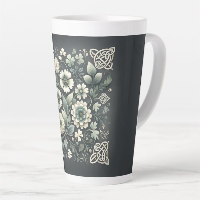 Caneca De Café Latte Jardim de Nós de Trevo Sussurrante (Ângulo direito)