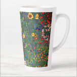 Caneca De Café Latte Jardim Flor Gustav Klimt<br><div class="desc">Latte Mug,  que apresenta o Jardim de Fazendas de pintura de óleo de Gustav Klimt com girassóis (1907). Um belo jardim de girassóis e belas flores azuis,  vermelhas,  roxas,  rosa e brancas. Um presente de excelente para fãs de Arte Nouveau e de Arte Austríaca.</div>