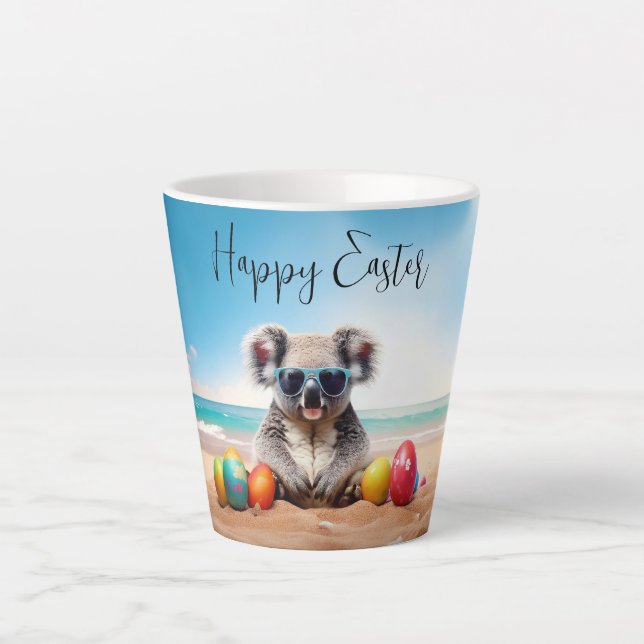 Caneca De Café Latte Koala na praia com Felz pascoa de ovos de Páscoa (Frente)