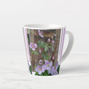 Caneca De Café Latte Latência das Flores de Clematis Rosa