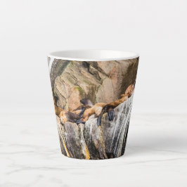 Caneca De Café Latte Leões Do Mar Deitados Nas Rochas