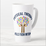 Caneca De Café Latte Linda Citação Inspiradora de Terapia Física<br><div class="desc">A Terapia Física Cura De Dentro. Um fofo fisioterapeuta cita um presente com uma bela árvore com folhas do arco-íris e ajudando as mãos como os membros da árvore que as levantam. Motivação e belo presente para um PT.</div>