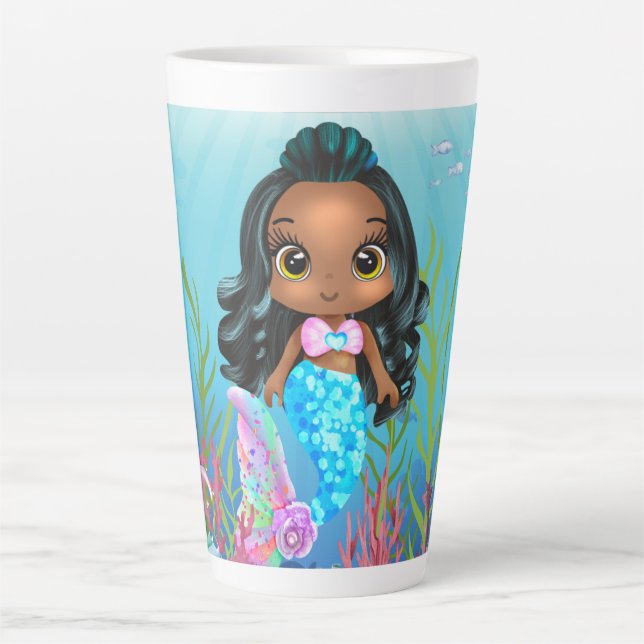 Caneca De Café Latte Linda sereia negra tocando no mar (Frente)