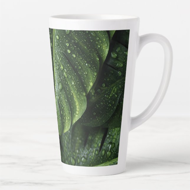 Caneca De Café Latte Lush Monstera Leaves with Morning Dew Drops (Direita)