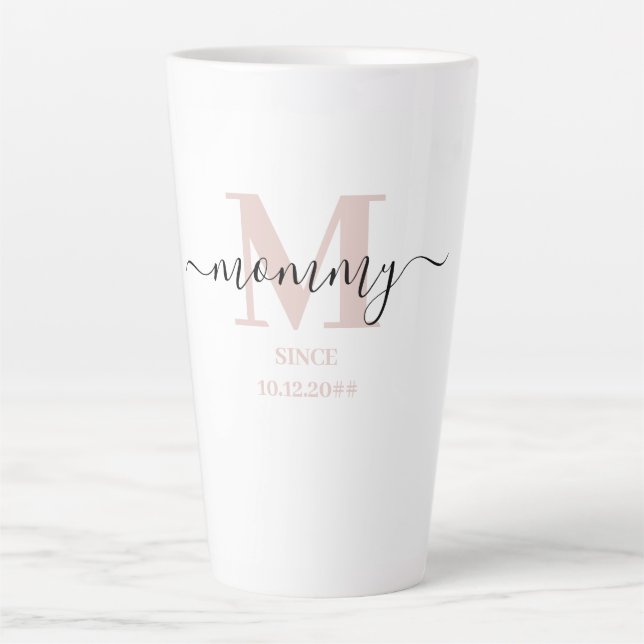 Caneca De Café Latte Mãe Elegante Script Monograma Rosa Sutil (Frente)