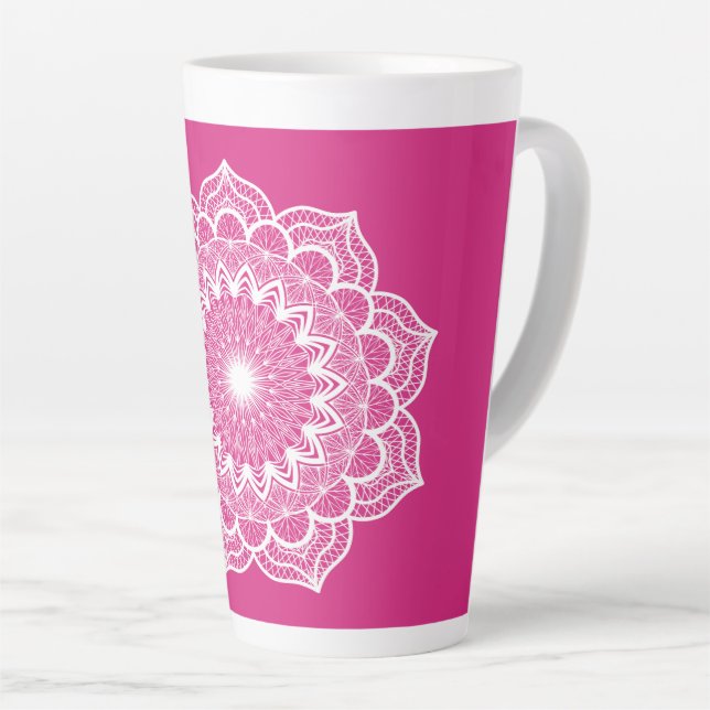 Caneca De Café Latte Mandala Branco em Fundo Rosa (Ângulo direito)