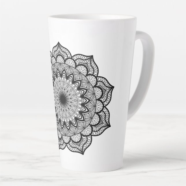 Caneca De Café Latte Mandala Preto em Fundo Branco (Ângulo direito)