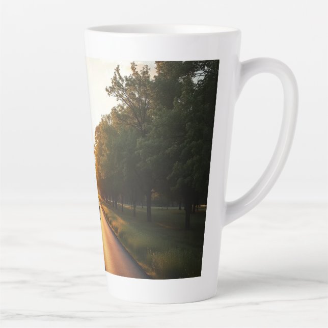 Caneca De Café Latte Minimal Silhouette Latte Mug (Direita)