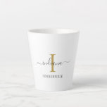 Caneca De Café Latte Minimalista do Nome do Script do Monograma para Ci<br><div class="desc">Um elegante design de monograma moderno que você pode personalizar facilmente adicionando seu nome em tipografia de script escrita à mão e na cor do efeito ouro em um fundo branco. Altere completamente as cores do texto e o plano de fundo usando nosso link "Personalizar" no link "Personalizar". Perfeito como...</div>