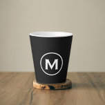 Caneca De Café Latte Monograma branco preto mínimo<br><div class="desc">Um simples design monograma personalizado no estilo minimalista moderno numa paleta a preto e branco; um simples design profissional limpo que pode ser facilmente atualizado com o seu monograma inicial.</div>