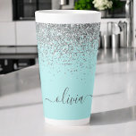 Caneca De Café Latte Monograma de Prata Leve Azul Aqua<br><div class="desc">Azul-Aqua - Folha de folha de folhas e folhas de folha de folhas metálicas escamas escamas de folhas de escamas com nome monograma Latte Coffee Cup Mug. Isto faz o doce e perfeito aniversário de 16 anos, casamento, chá de panela, aniversário, chá de fraldas ou festa de solteira presente para...</div>