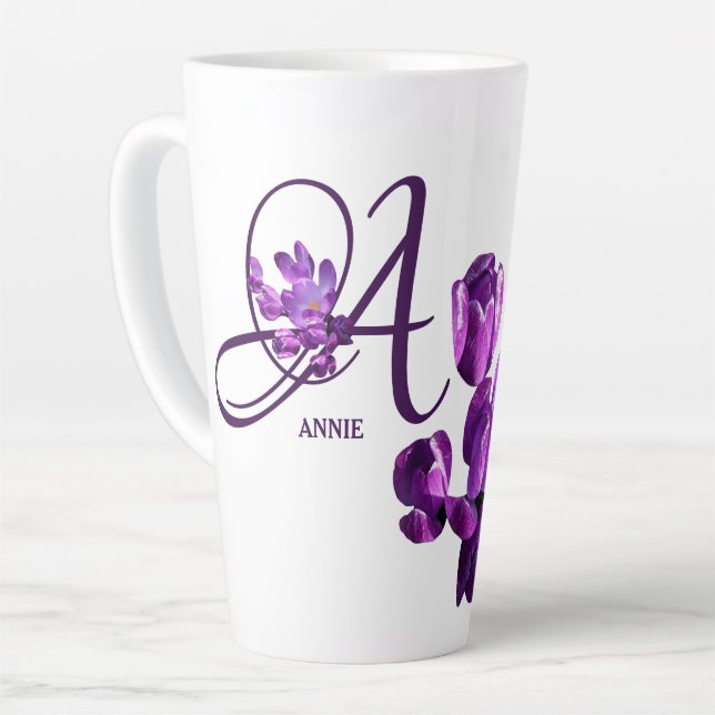 Caneca De Café Latte Monograma floral roxo Nome noivo personalizável (Ângulo esquerdo)