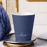 Caneca De Café Latte Monograma marinho Azul e Branco Moderno<br><div class="desc">Apresentando nossa Coleção de Monogramas Modernos Azul e Branco: Eleve sua decoração caseira com nossa sofisticada coleção com um esquema de cores azul e branco do marinho contemporâneo. Cada peça é trabalhada meticulosamente para exudir elegância e estilo, perfeito para adicionar um toque de talento moderno a qualquer sala. Quer você...</div>