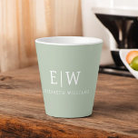 Caneca De Café Latte Monograma Simples Profissional Elegante Minimalist<br><div class="desc">Apresentando nossa coleção profissional simples de monogramas minimalista: eleve seu estilo com sofisticação de eterno e elegância subestimada. Criada com muita atenção aos detalhes, esta coleção apresenta designs minimalistas adornados com seu monograma personalizado. Cada peça exumenta profissionalismo e refinamento, perfeito para fazer uma impressão duradoura em qualquer cenário. De artigos...</div>