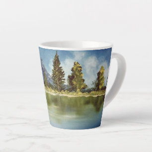 Caneca De Café Latte Montanha, Árvores e Lago pintados por Julia Morri