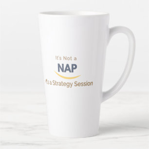 Caneca De Café Latte Não é um cochilo, é uma sessão de estratégia