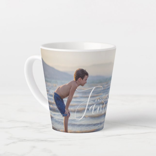 Caneca De Café Latte Nome da Família Personalizada de Modelo de Foto Mo (Ângulo esquerdo)
