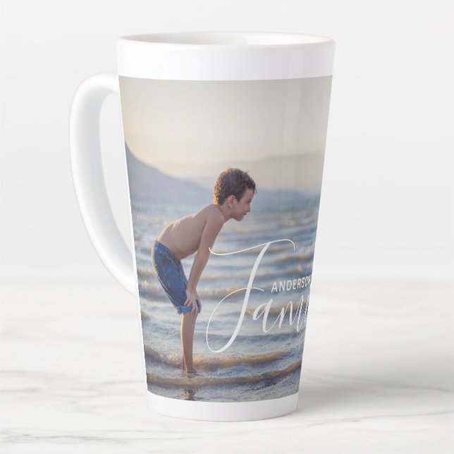 Caneca De Café Latte Nome da Família Personalizada de Modelo de Foto Mo (Ângulo esquerdo)