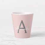 Caneca De Café Latte Nome de monograma feminino com letra moderna rosa<br><div class="desc">Caneca de café com monograma de letra simples rosa e cinza. Este é o presente perfeito para o aniversário de 16 anos,  casamento,  chá de noiva,  aniversário de casamento,  chá de bebê ou festa de despedida de solteira para alguém que ama luxo e estilos chiques.</div>
