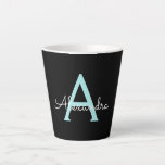 Caneca De Café Latte Nome de monograma feminino em azul aqua escript<br><div class="desc">Caneca de café com leite e monograma de nome em azul aqua e preto simples. Isso faz o presente perfeito de aniversário de 16 anos,  casamento,  chá de noiva,  aniversário de casamento,  chá de bebê ou festa de despedida de solteira para alguém que ama luxo glamoroso e estilos chiques.</div>