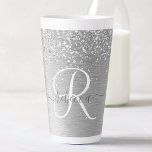 Caneca De Café Latte Nome do Monograma da Largura Metálica Brugada<br><div class="desc">Personalize facilmente esta trendy design de caneca de latte com brilho prateado bonito em um fundo metálico escovado prateado.</div>