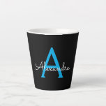 Caneca De Café Latte Nome do Monograma Girly de Script Preto Azul<br><div class="desc">Monograma de Script Simples Preto e Azul Nome Latte Coffee Cup Mug. Isto faz o doce e perfeito aniversário de 16 anos,  casamento,  chá de panela,  aniversário,  chá de fraldas ou festa de solteira presente para alguém que ama luxo de luxo e estilos quíticos.</div>
