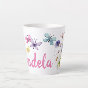 Caneca De Café Latte Nome pessoal com flores e borboletas selvagens