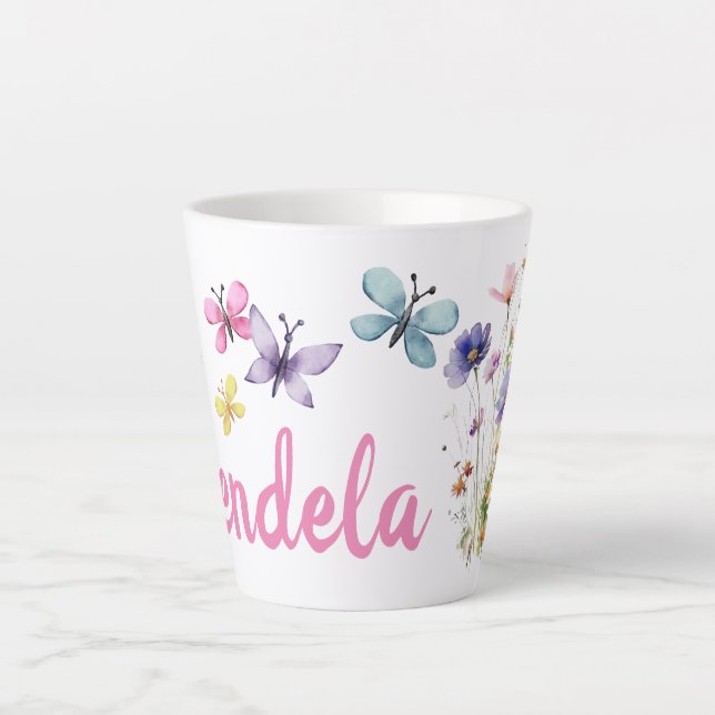 Caneca De Café Latte Nome pessoal com flores e borboletas selvagens (Frente)