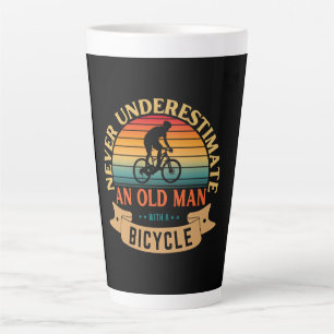 Caneca De Café Latte Nunca subestime um homem velho com uma bicicleta