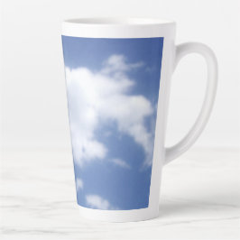 Caneca De Café Latte nuvens no céu azul
