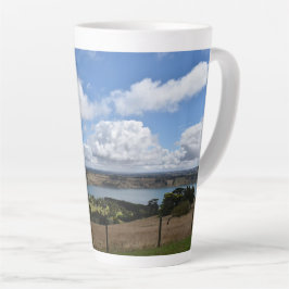 Caneca De Café Latte Nuvens sobre o Lago Gnotuk Camperdown Latte Mug