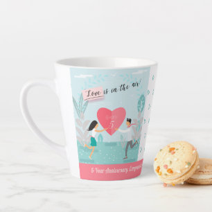 Caneca De Café Latte "O amor está no ar!" Aniversário de Casais Enamo