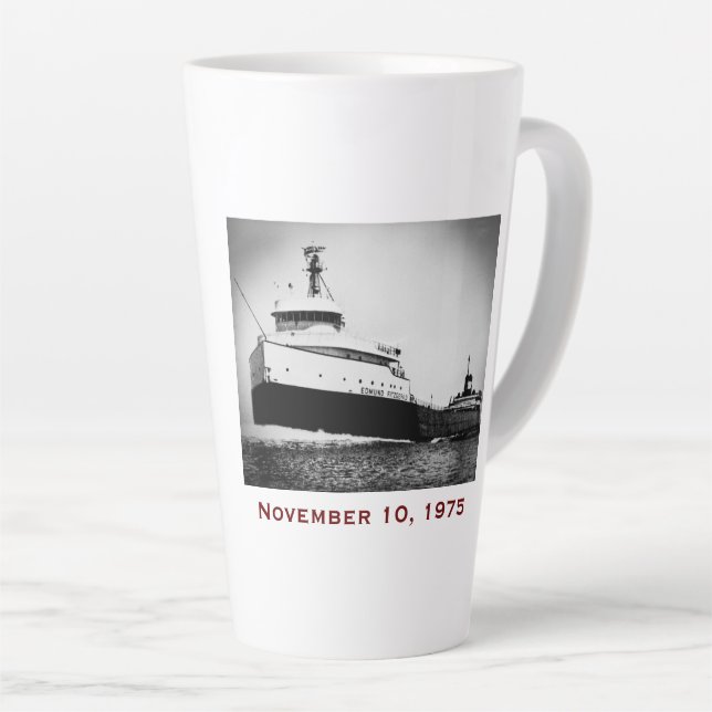 Caneca De Café Latte O Edmund Fitzgerald com Nomes da Tripulação (Ângulo direito)