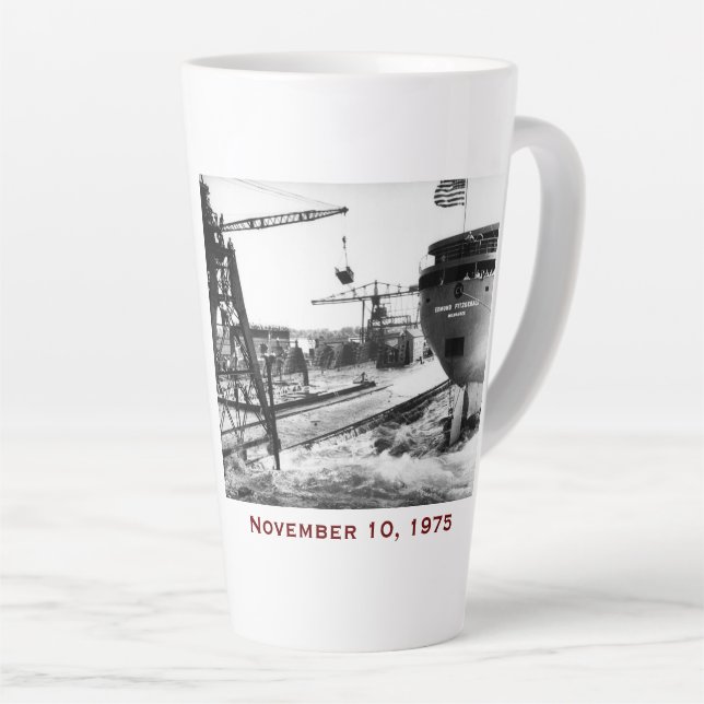 Caneca De Café Latte O Edmund Fitzgerald com Nomes da Tripulação (Ângulo direito)