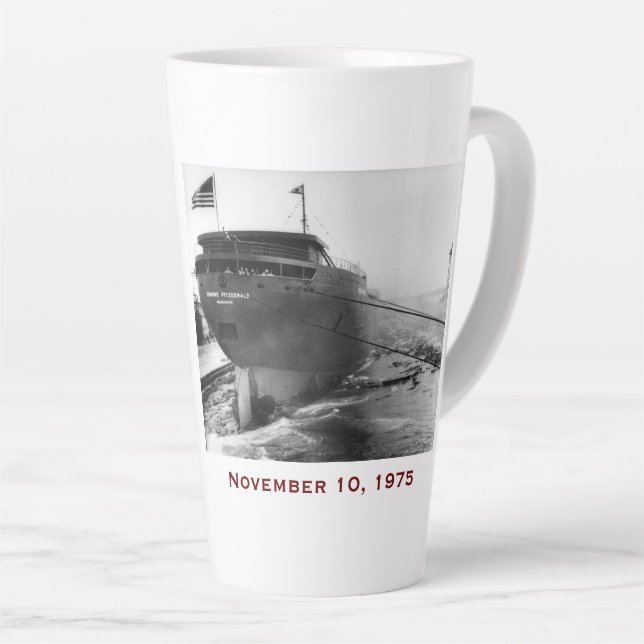 Caneca De Café Latte O Edmund Fitzgerald com Nomes da Tripulação (Ângulo direito)