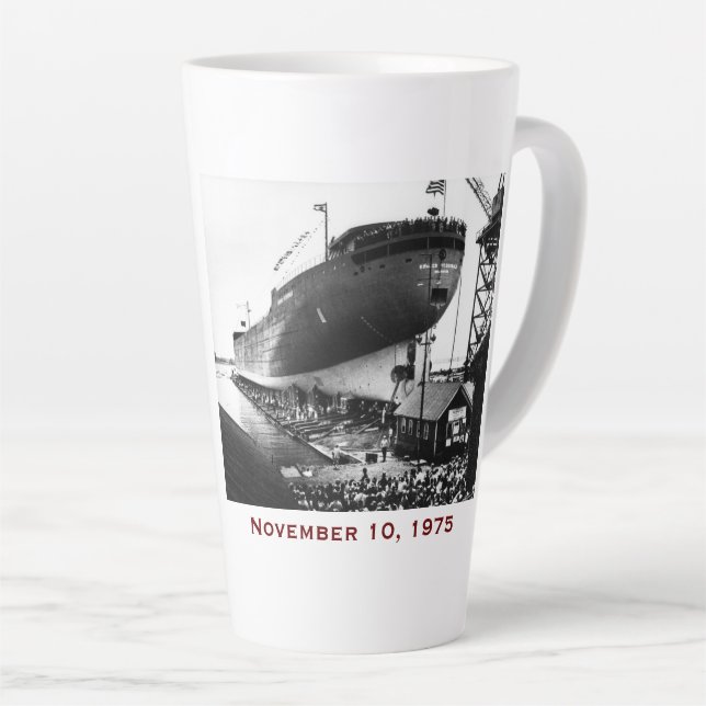Caneca De Café Latte O Edmund Fitzgerald com Nomes da Tripulação (Ângulo direito)
