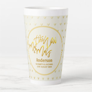 Caneca De Café Latte O Novo Sr. e a Sra. (nome, data) Casando Coraçõe