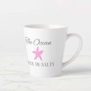 Caneca De Café Latte O Oceano Me Tornou Salgado, Tema de Praia Costeira