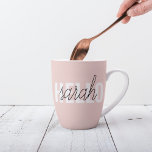 Caneca De Café Latte O Pastel Moderno Pink Hello E Você Nome<br><div class="desc">O Pastel Moderno Pink Hello E Você Nome</div>