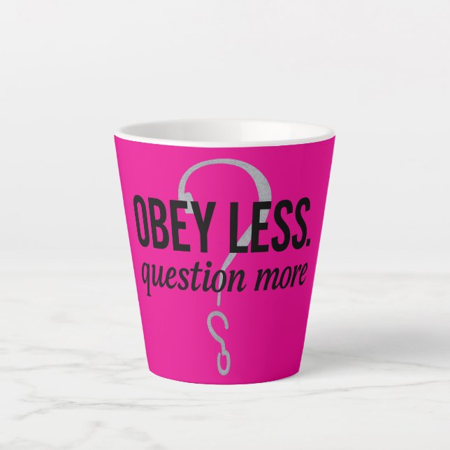 Caneca De Café Latte Obedeça Menos. Pergunta Mais - Design de citação r (Frente)
