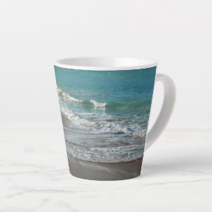 Caneca De Café Latte Ondas a Lapidar no Oceano Azul de Turquesa de Prai