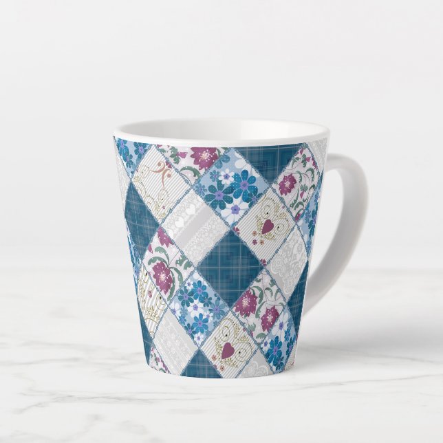 Caneca De Café Latte Padrão rústico e elegante de retalhos de tecido az (Ângulo direito)