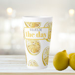 Caneca De Café Latte Padrões de limões amarelos modernos e apertar o di<br><div class="desc">Padrões de limões amarelos modernos e apertar o dia</div>
